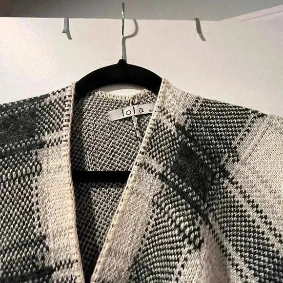 Lola Shawl - OS - Picture 3 of 6